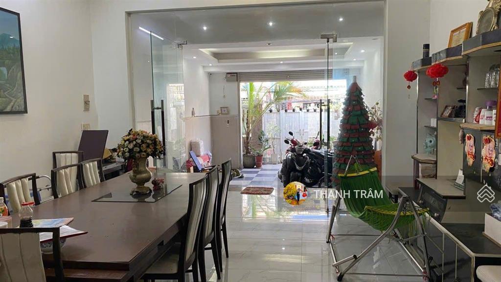 Nhà kết cấu 3 tầng+ st các nguyễn tuyển 50m với chiều ngang 5m dài 23m, dtsd 213m2, với giá 13 tỷ