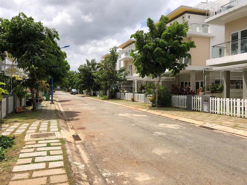 Bán nhà phố 3 tầng khu combound, phú hữu kdt melosa khang điền giá 14,8 tỷ