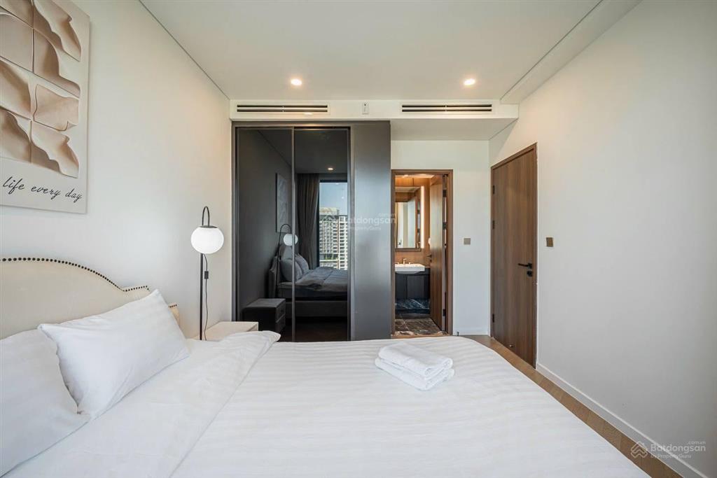Cần bán nhanh căn 2pn lumiere riverside
