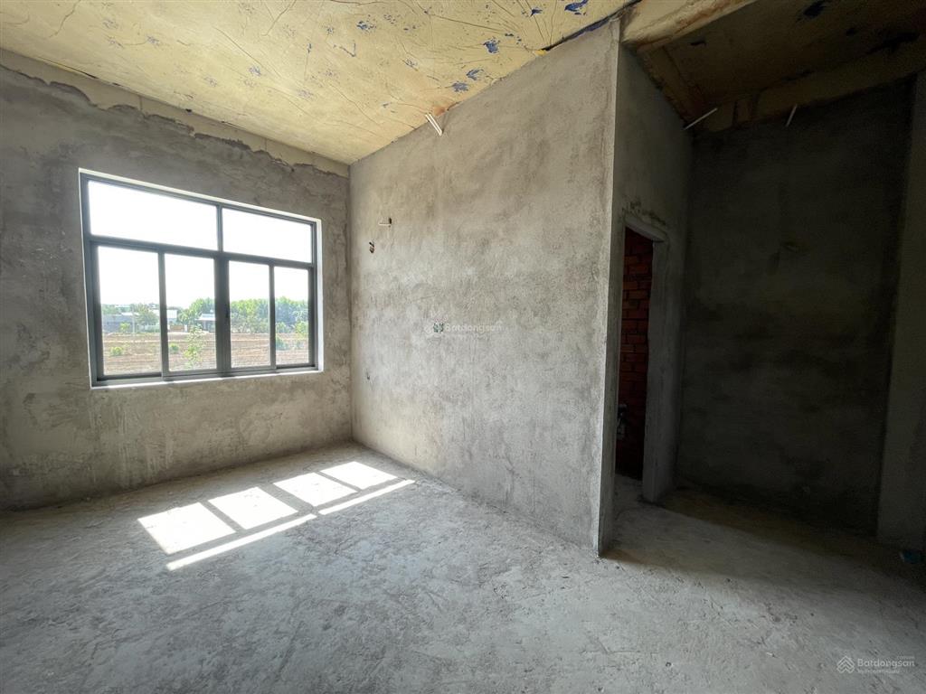 Nhà phố 225m2 có 3 tầng xây mới, sổ hồng sẵn  giá tốt phú mỹ chỉ 2,8 tỷ/căn