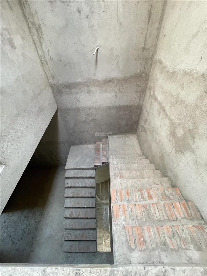 Nhà phố 225m2 có 3 tầng xây mới, sổ hồng sẵn  giá tốt phú mỹ chỉ 2,8 tỷ/căn