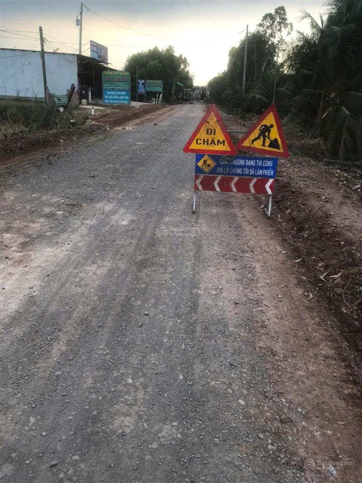 Bán đất 2 mặt tiền đường bàu trai  đức hoà  long an (cũ).