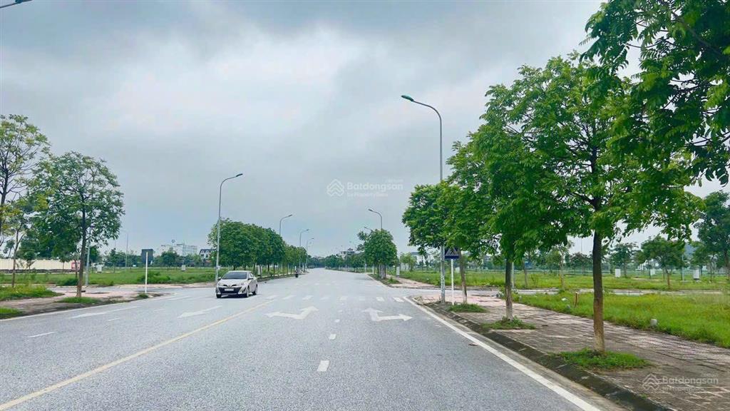 Bán lô đất biệt thự 2 mặt tiền view hồ khu đô thị nam vĩnh yên
