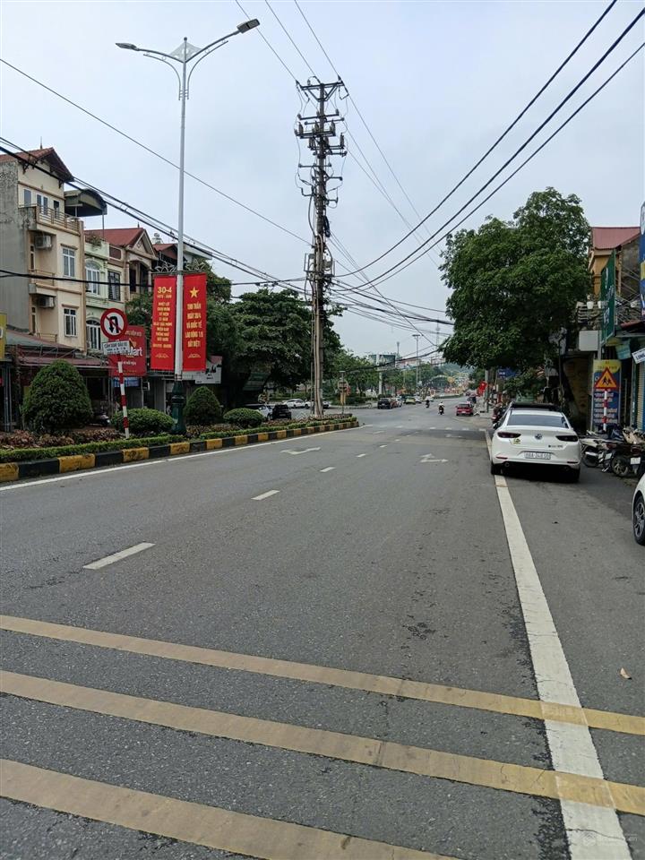 Bán căn nhà 2.5 tầng mặt đường trần phú liên bảo vĩnh yên sẵn cho thuê 10tr/tháng
