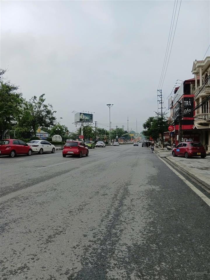 Bán căn nhà 2.5 tầng mặt đường trần phú liên bảo vĩnh yên sẵn cho thuê 10tr/tháng