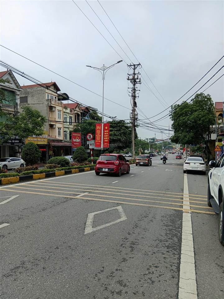 Bán căn nhà 2.5 tầng mặt đường trần phú liên bảo vĩnh yên sẵn cho thuê 10tr/tháng