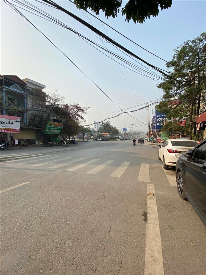 Bán căn nhà 2.5 tầng mặt đường trần phú liên bảo vĩnh yên sẵn cho thuê 10tr/tháng