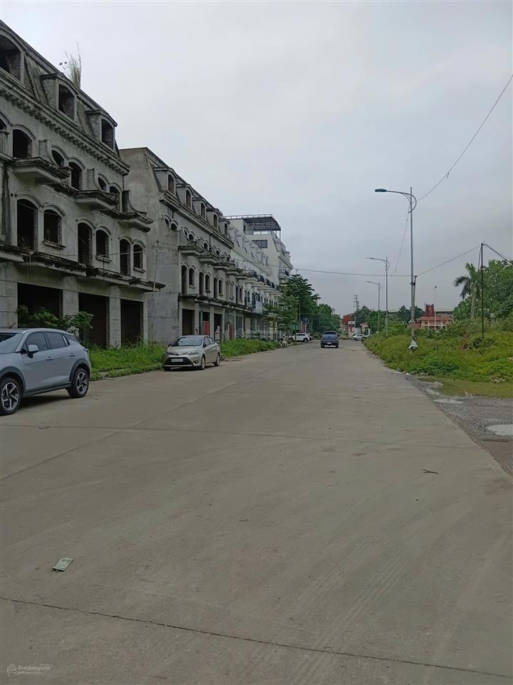 Bán căn liền kề khu trung tâm thương mại chợ tích sơn. băng 2 đường hùng vương
