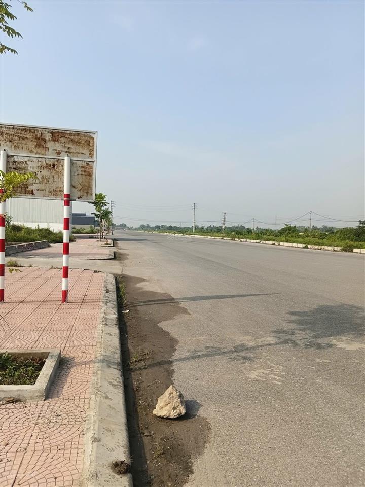 Bán giá cắt lỗ gần tỷ giá vốn lô đất mặt đường 51m cụm công nghiệp làng nghề minh phương yên lạc