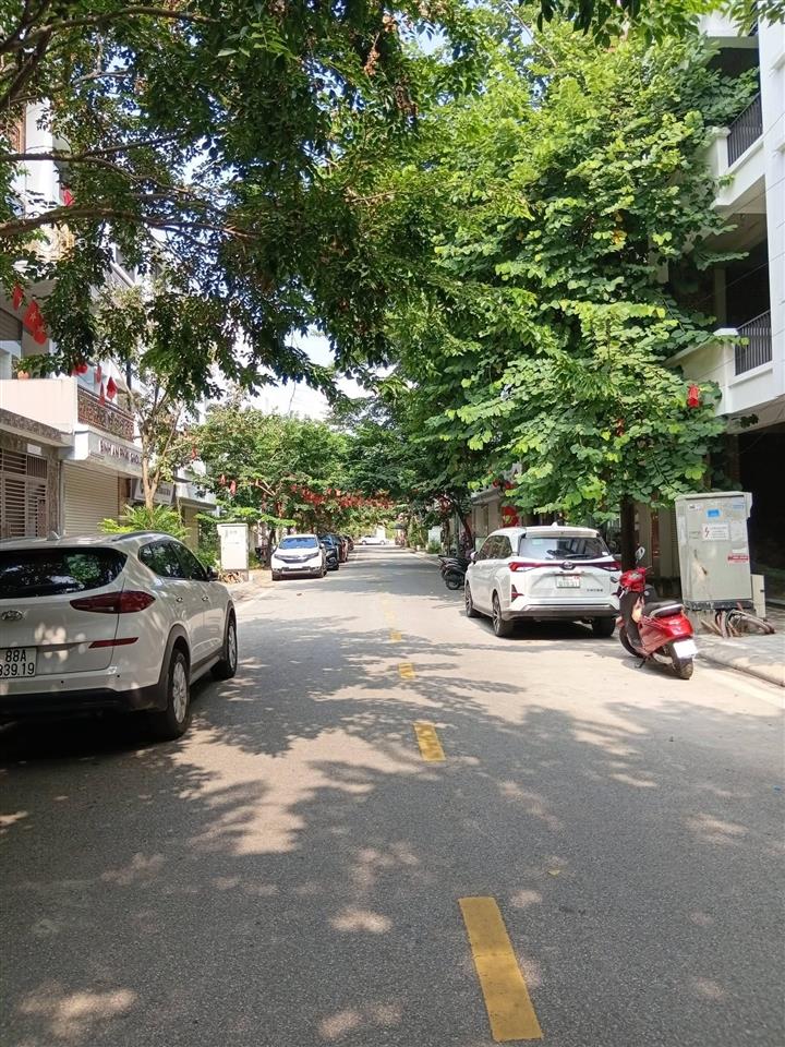 Cần bán căn nhà liền kề 4 tầng chân chung cư la fortuna vĩnh yên