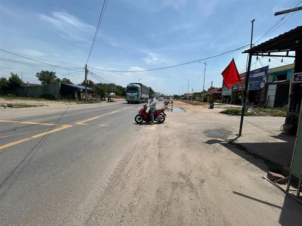 Hạ 500tr bán lô đôi ngang 10m  mặt quốc lộ 14b  đang thi công mở rộng