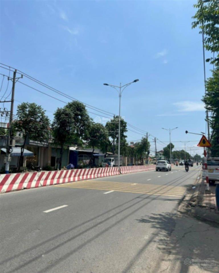 Mặt tiền dt743 1040, vuông đẹp, kinh doanh buôn bán tốt.