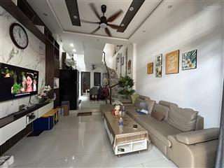 Cho thuê nhà 3 tầng 4pn kiệt 3m trần cao vân, có giếng trời