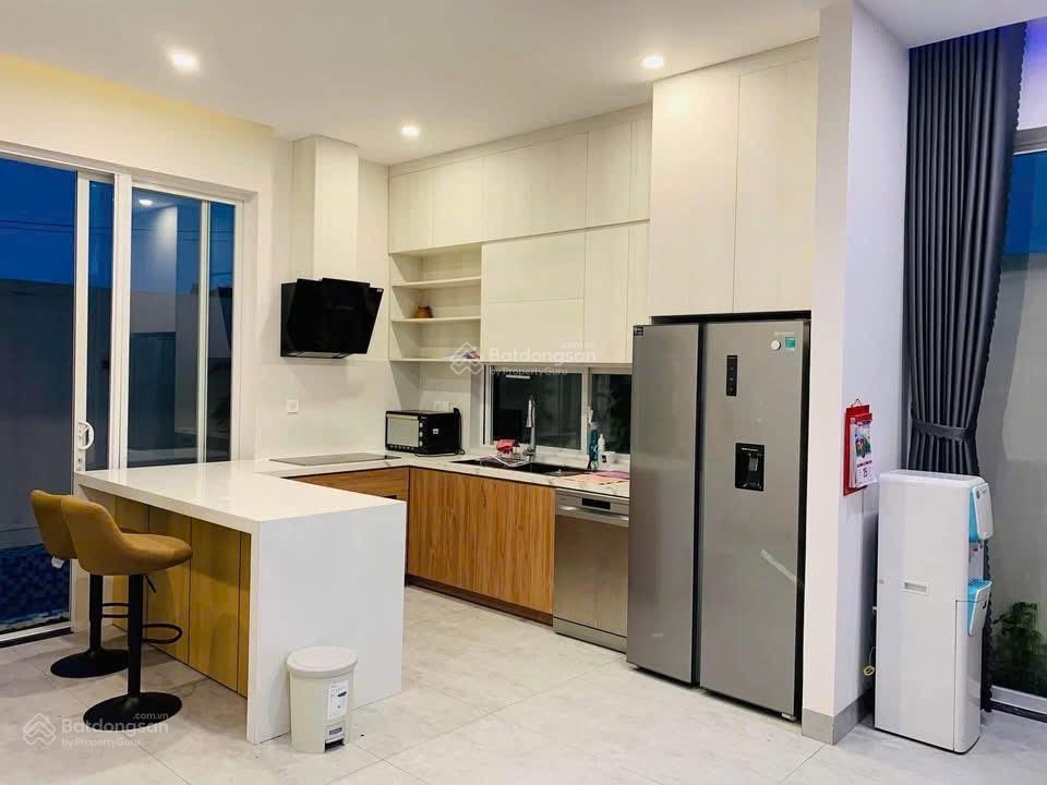 Cho thuê biệt thự 4pn có hồ bơi khu nam hoà xuân, có sân vườn, phòng xông hơi
