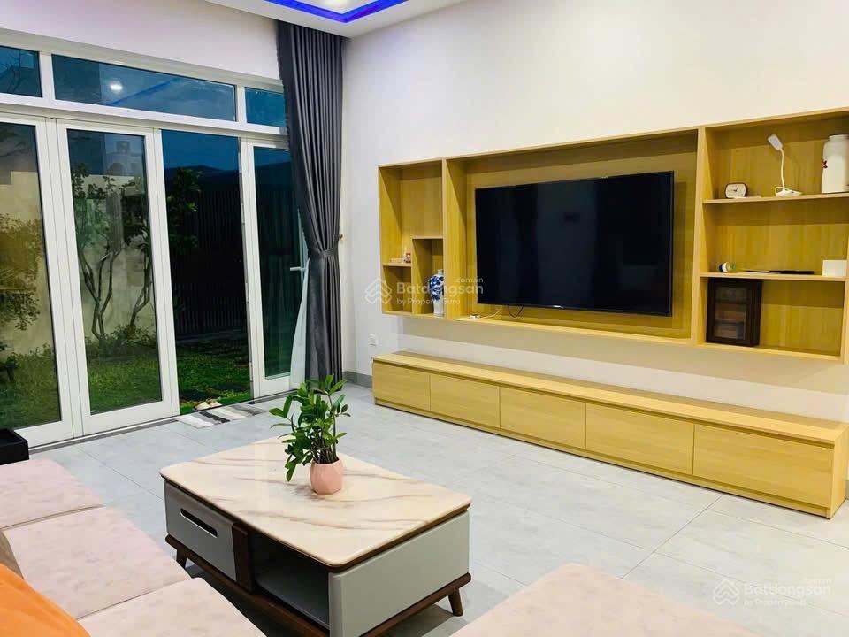 Cho thuê biệt thự 4pn có hồ bơi khu nam hoà xuân, có sân vườn, phòng xông hơi