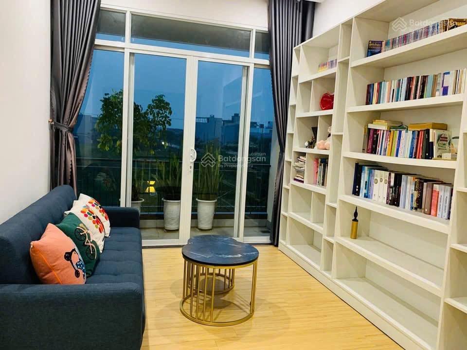 Cho thuê biệt thự 4pn có hồ bơi khu nam hoà xuân, có sân vườn, phòng xông hơi