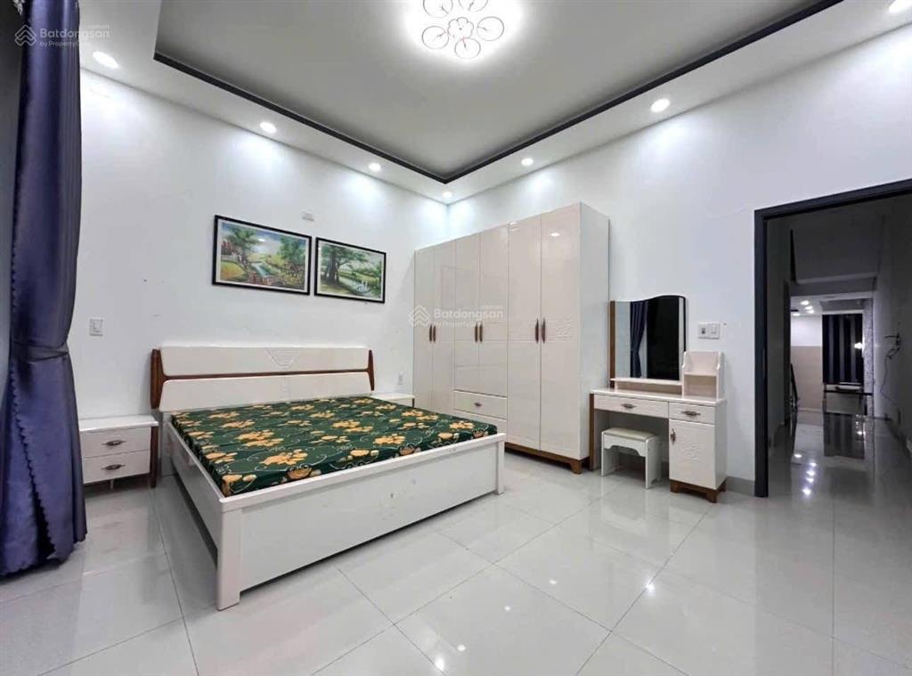 Cho thuê nhà 2,5 tầng mặt tiền bùi trang chước, hòa xuân