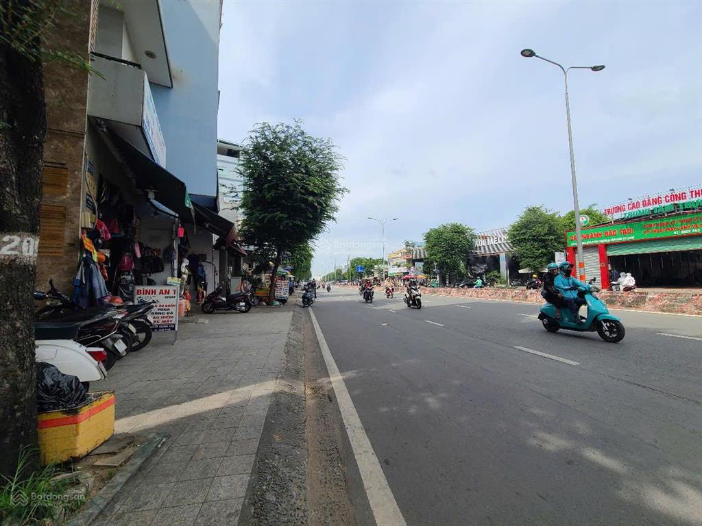 Cho thuê mb tòa nhà cao cấp mt lê trọng tấn, gần khu celadon city