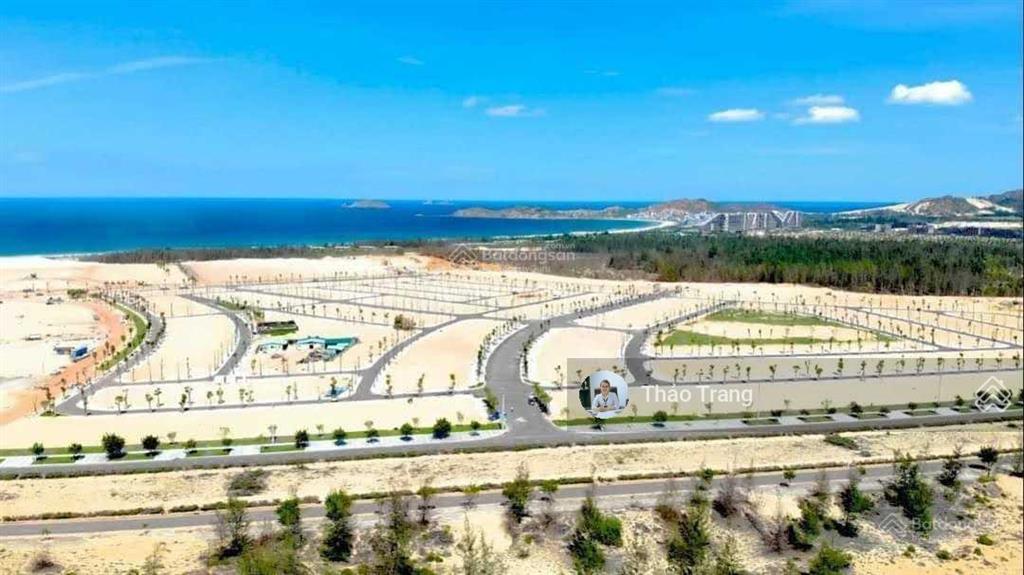 Bán gấp đất biển nhơn hội new city sát biển giá 1 tỷ 3 .  0942 776 ***