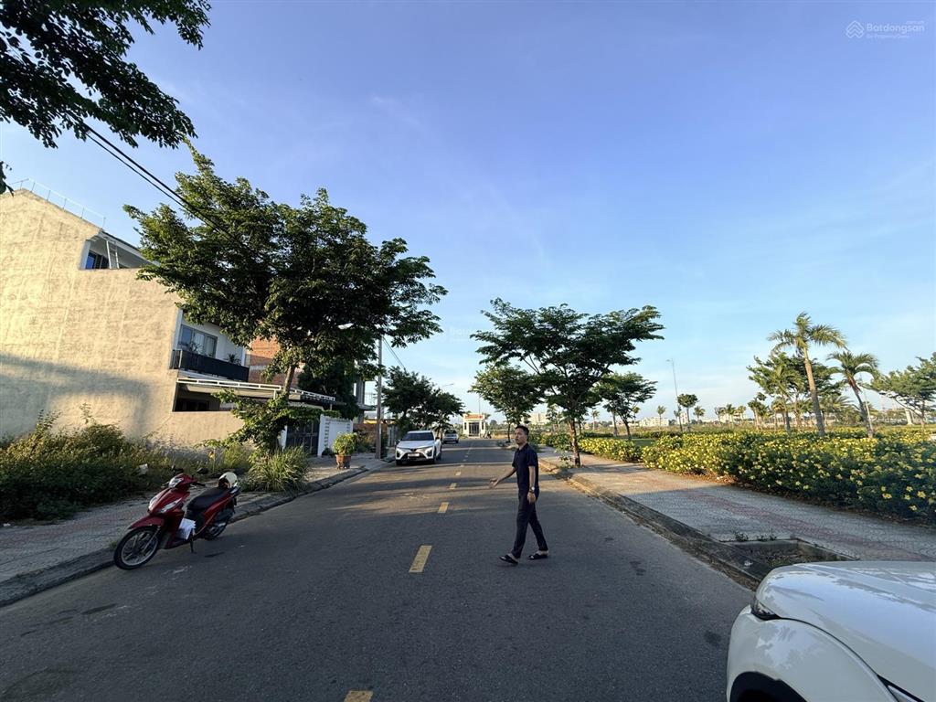 Chính chủ cần bán 200m2 mt công viên bờ quan  khu kinh doanh  nam hòa xuân