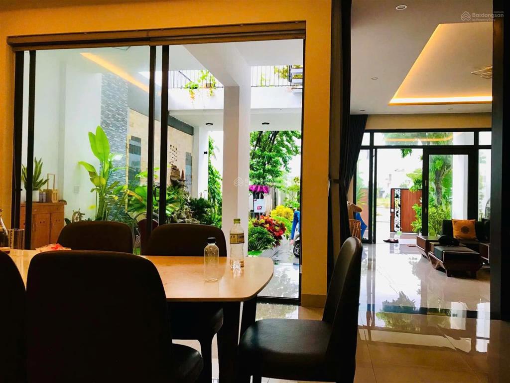 Cho thuê biệt thự vườn 250m2 có hồ cá, nội thất xịn xò, cho người nước ngoài thuê ổn định