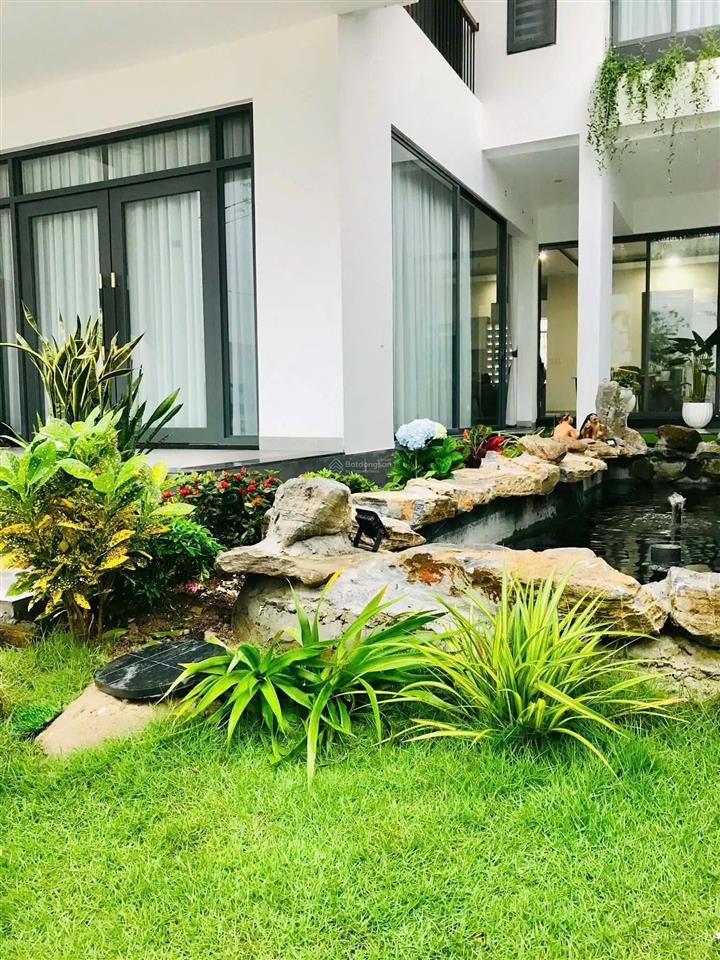 Cho thuê biệt thự vườn 250m2 có hồ cá, nội thất xịn xò, cho người nước ngoài thuê ổn định