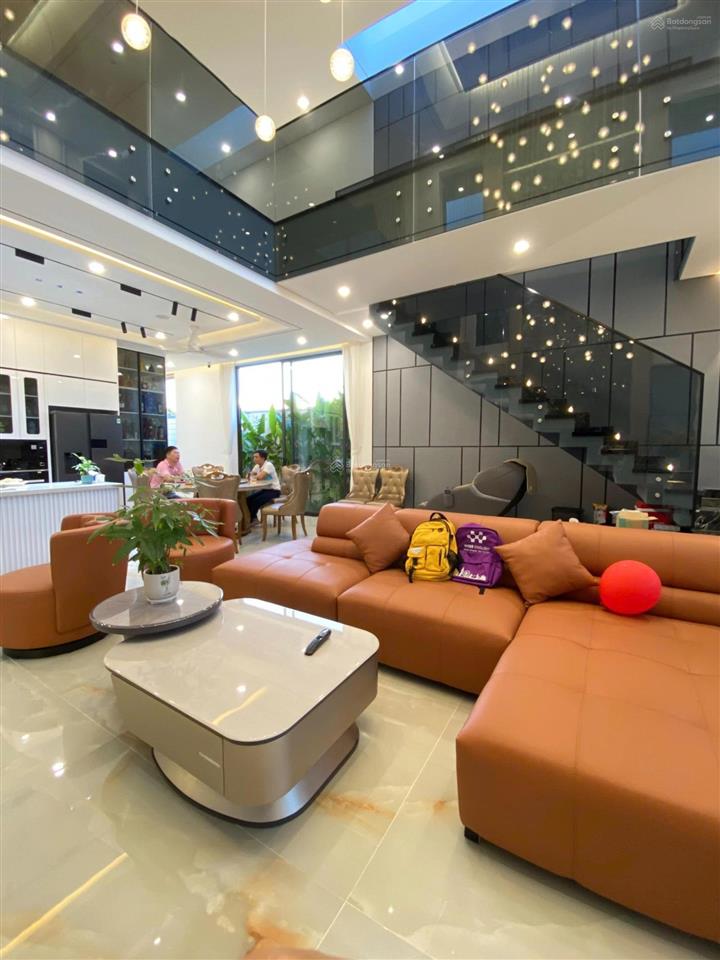 Cho thuê biệt thự 260m2 đẹp nội thất đẹp, ưu tiên chuyên gia nước ngoài thuê lâu dài