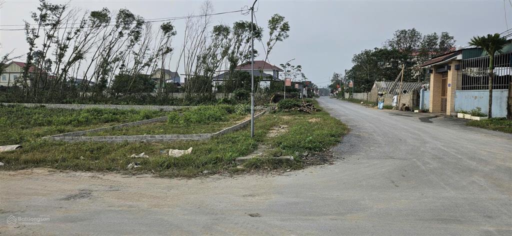 Đất gần đường 30m , mặt đường lam sơn thảm nhựa 15m  kinh doanh tốt nghi hòa cửa lò