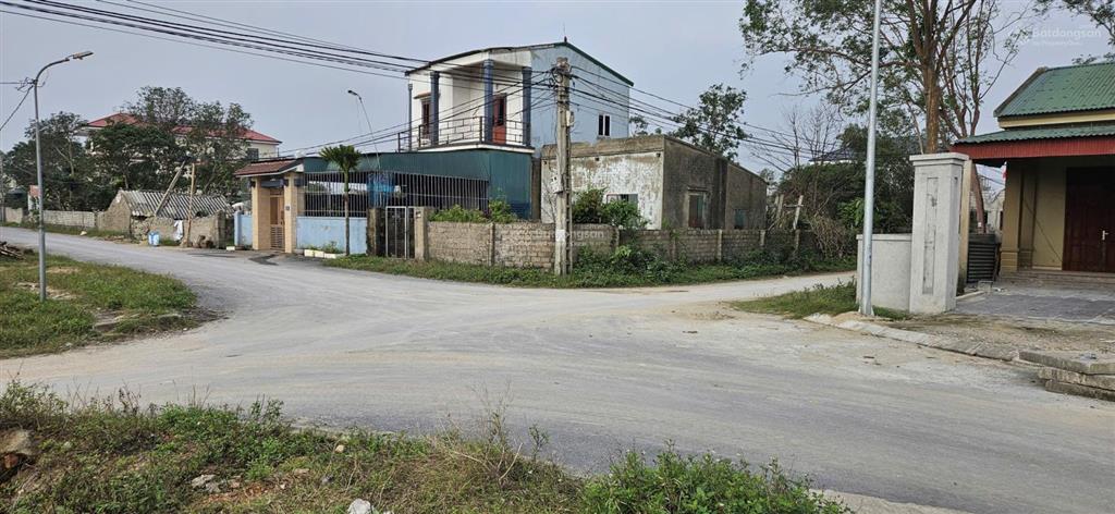 Đất gần đường 30m , mặt đường lam sơn thảm nhựa 15m  kinh doanh tốt nghi hòa cửa lò