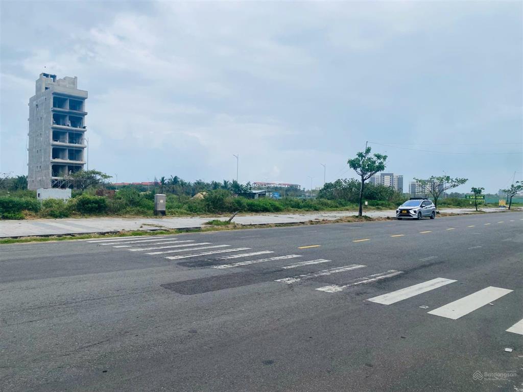 Sản phẩm cực tốt, bán lô cặp đường nguyễn khắc viện, đối diện bãi tắm sơn thủy, vị trí đẹp, giá tốt