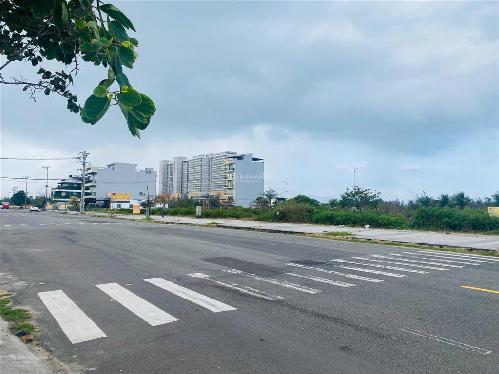 Sản phẩm cực tốt, bán lô cặp đường nguyễn khắc viện, đối diện bãi tắm sơn thủy, vị trí đẹp, giá tốt