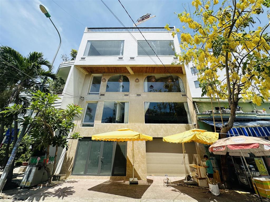 Chỉ với 15,9 tỷ anh chị sở hữu nhà 4 tầng mặt phố bàn cờ vị trí kinh doanh  trung tâm nha trang