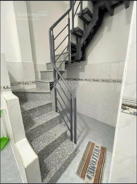 Nhà nguyên căn cho thuê vào ở ngay cạnh giáo xứ chợ quán, hẻm thông nguyễn trãi