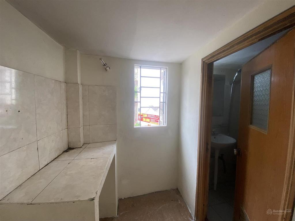 Cho thuê phòng vskk, có gác xép, giờ tự do, không chung chủ, ở luôn tại xuân la.  0988 823 ***