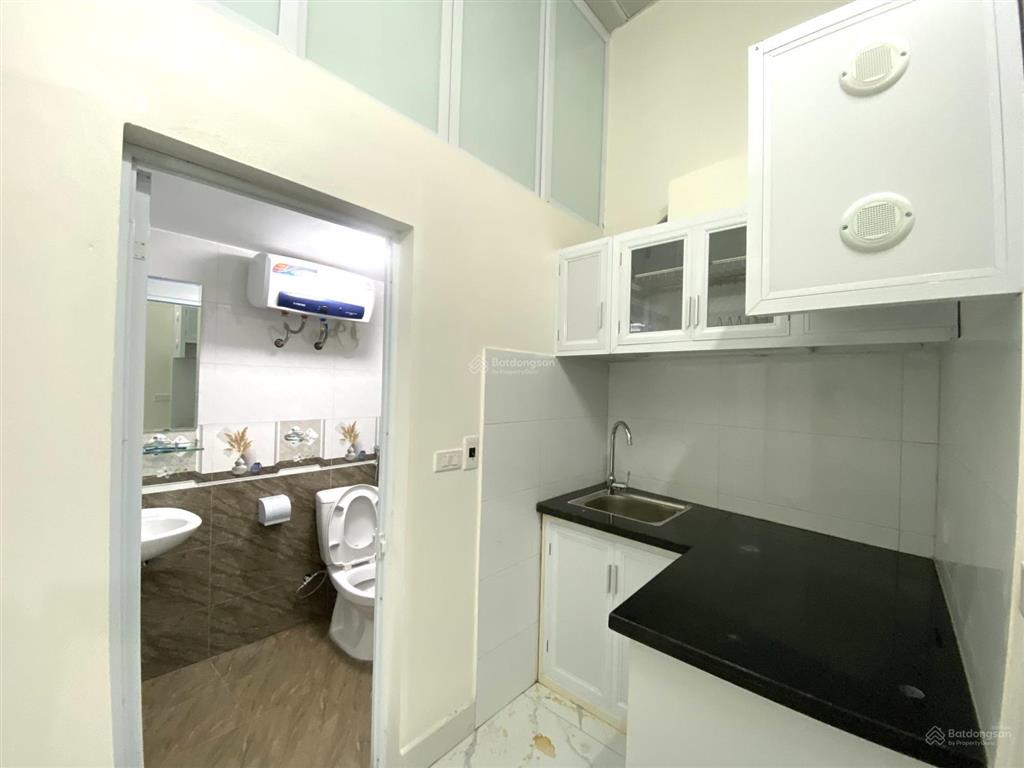 Cho thuê nhà cấp 4 mới đẹp, vskk, gác xép 2m, đủ tiện ích, giờ tự do ở xuân la.  0988 823 ***