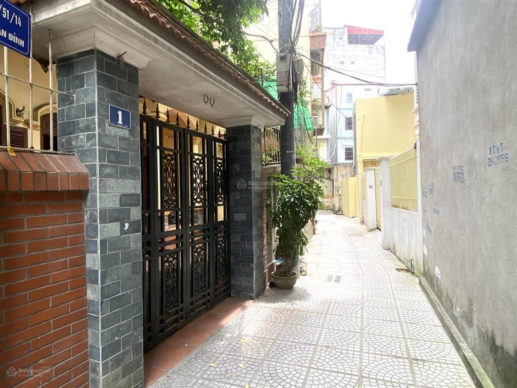 Cho thuê nhà cấp 4 mới đẹp, vskk, gác xép 2m, đủ tiện ích, giờ tự do ở xuân la.  0988 823 ***