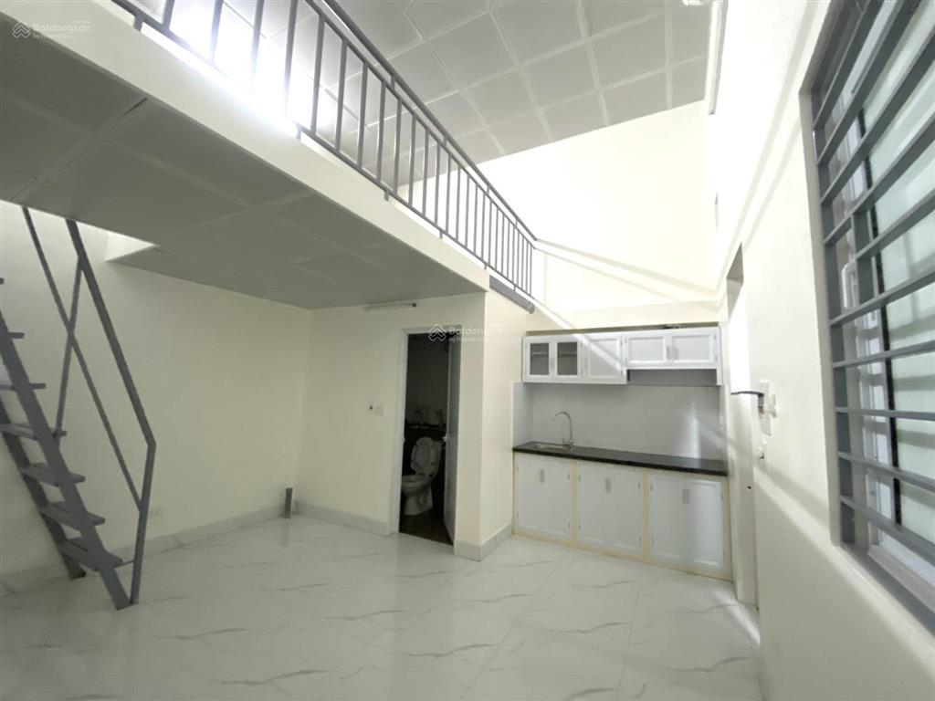 Cho thuê nhà cấp 4 mới đẹp, vskk, gác xép 2m, đủ tiện ích, giờ tự do ở xuân la.  0988 823 ***