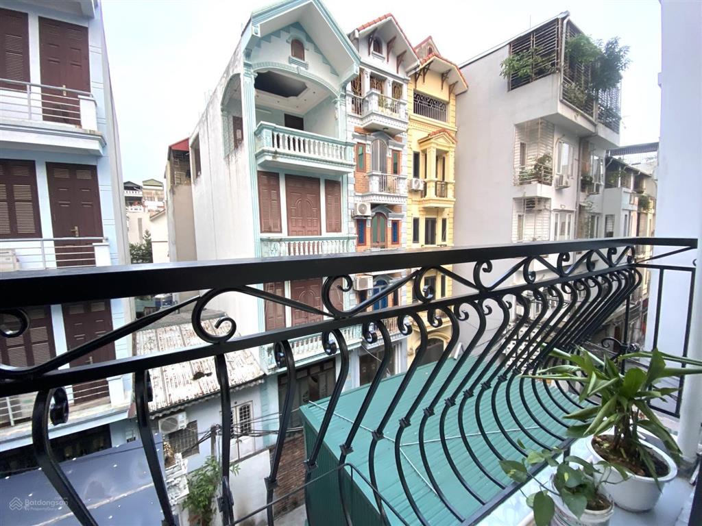 Cho thuê nhà riêng 35m2 (3 tầng+1 tum) xuân lavõ chí công mới xây full đồ, ở luôn.  0988 823 ***