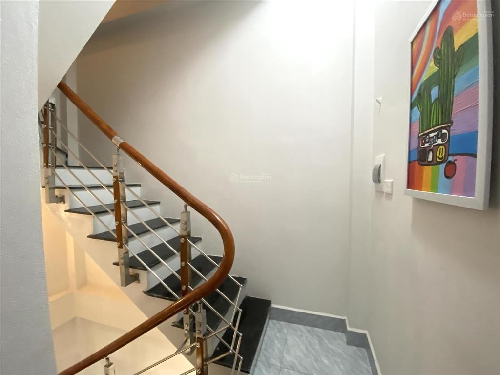Cho thuê nhà riêng 35m2 (3 tầng+1 tum) xuân lavõ chí công mới xây full đồ, ở luôn.  0988 823 ***