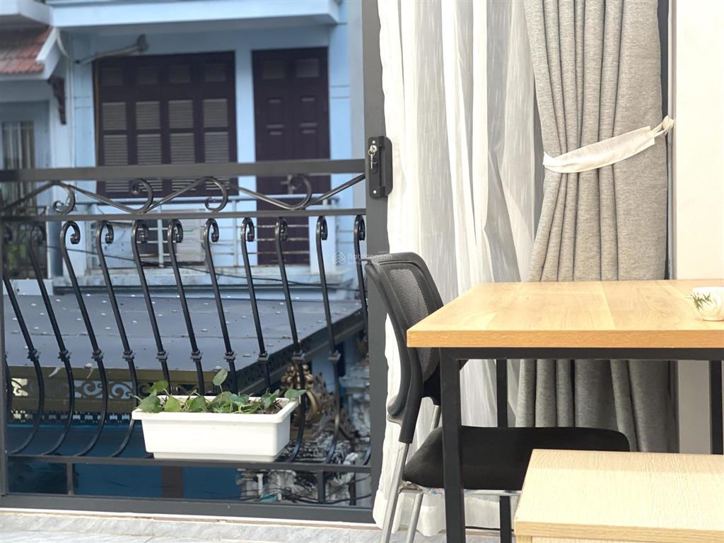 Cho thuê nhà riêng 35m2 (3 tầng+1 tum) xuân lavõ chí công mới xây full đồ, ở luôn.  0988 823 ***