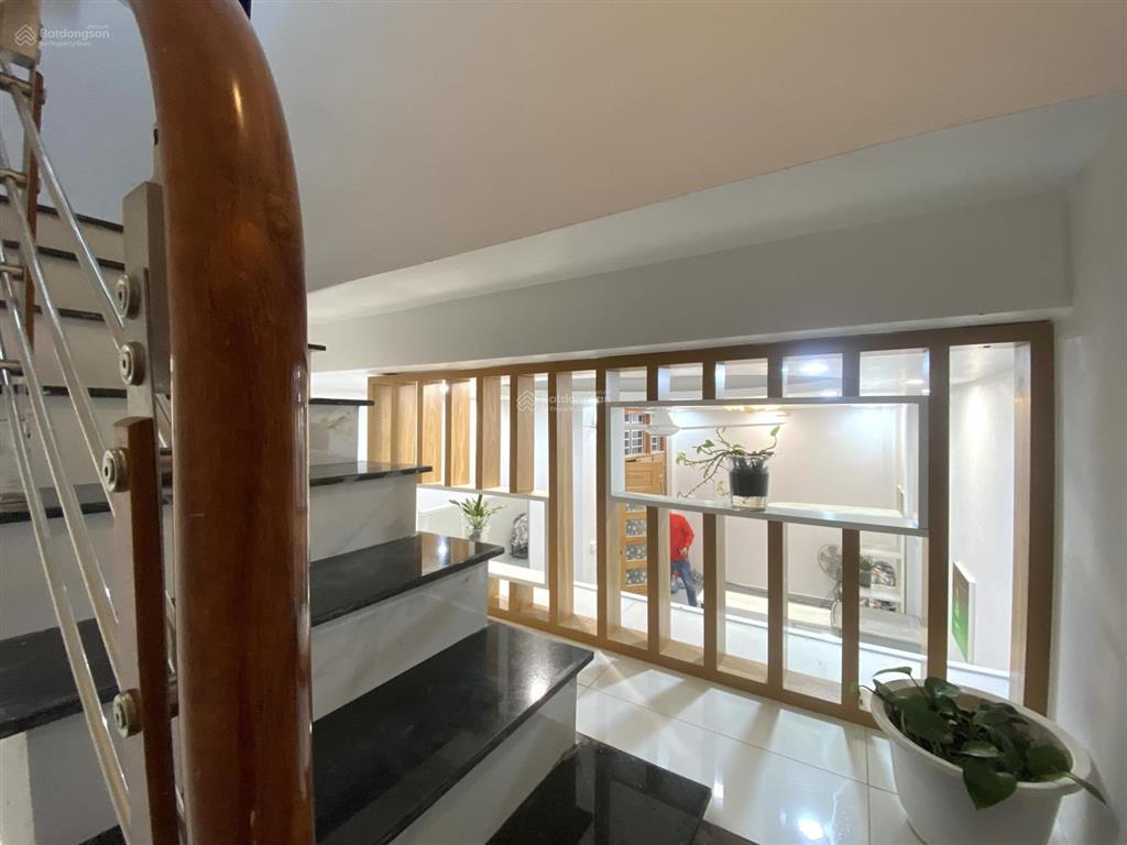 Cho thuê nhà riêng 35m² (3 tầng + 1 tum) tại võ chí công mới xây full đồ, ở luôn. cc 0988 823 ***