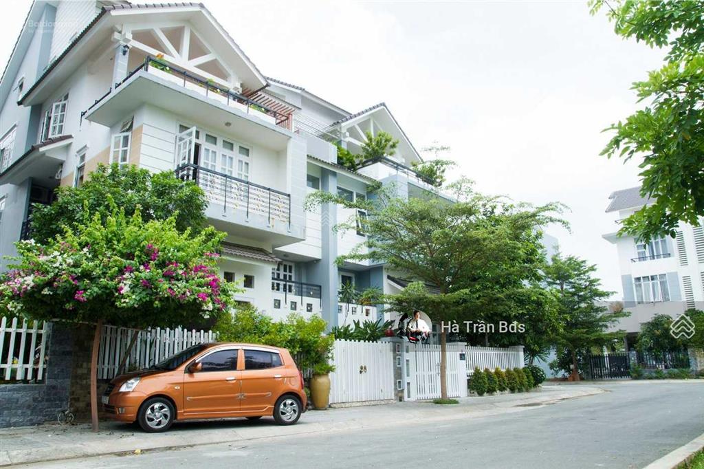 Bán gấp biệt thự đơn lập kdc gia hoà, dt 15x20m giá 35.5 tỷ đối diện công viên lớn.