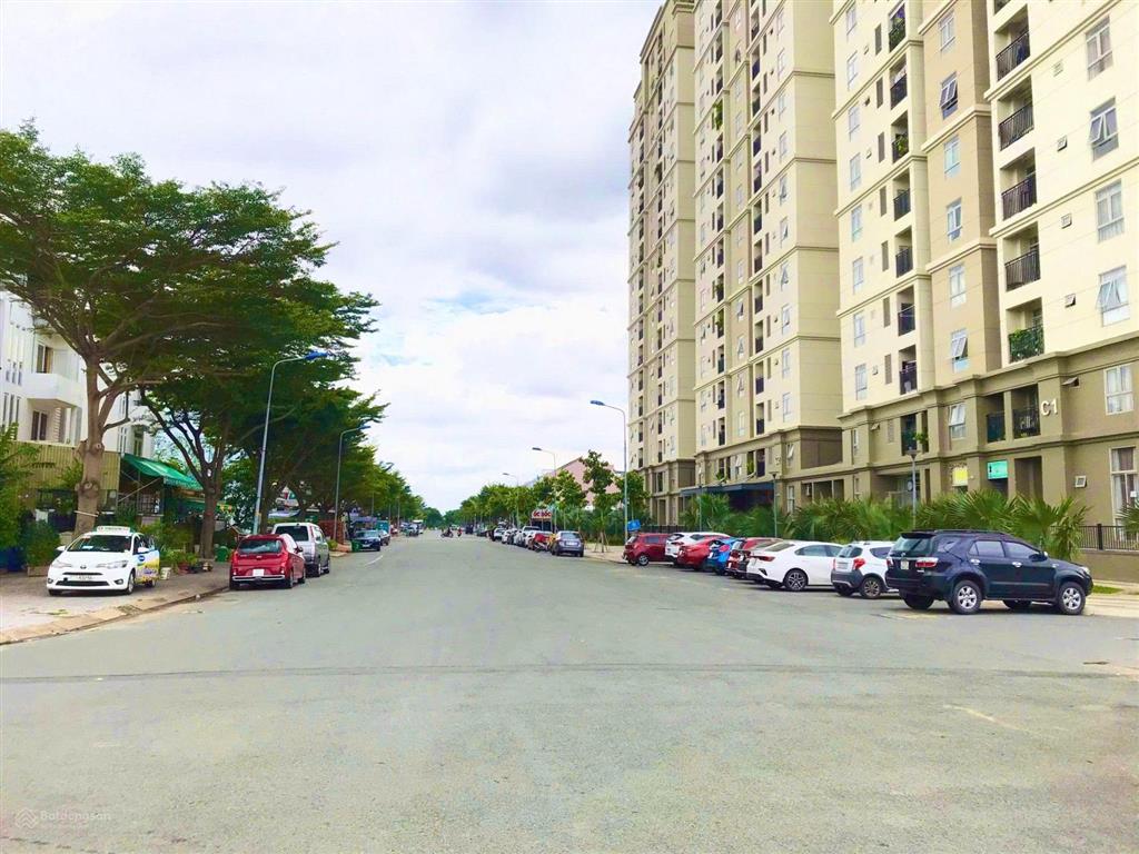 Bán gấp lô góc 2 mặt tiền siêu đẹp tại kdc gia hoà. dt 13x16m giá 20.7 tỷ  sổ đỏ riêng