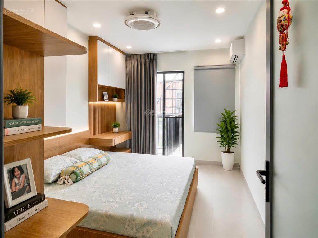 Bán gấp nhà 2 mặt tiền đường tây hòa, dt 60m2, giá 5,99 tỷ, ô tô đậu trong nhà.