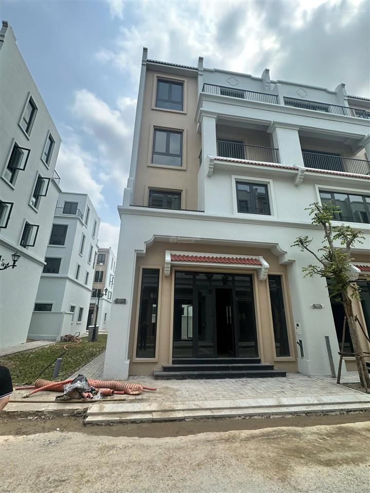 Chuyển nhượng rất gấp căn 96m, xẻ khe, một căn duy nhất, giá tốt nhất dự án vinhomes đan phượng.