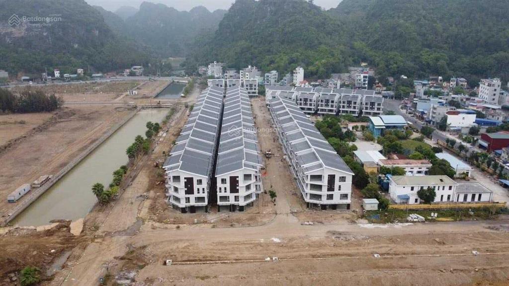 Bán gấp căn liền kề xẻ khe 96m2, mặt tiền 6m, phân khu a3 cát bà amatina, giá đầu tư hợp lý