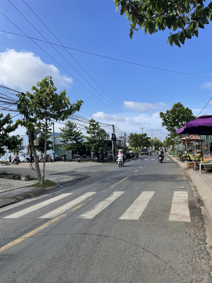 Tôi chính chủ bán 5428m2 đất mặt xã đông thạnh. giá 2.9 tỷ/1000m2.thuộc xã tân tập tỉnh tây ninh.