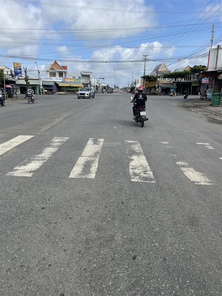 Tôi chính chủ bán 5428m2 đất mặt xã đông thạnh. giá 2.9 tỷ/1000m2.thuộc xã tân tập tỉnh tây ninh.