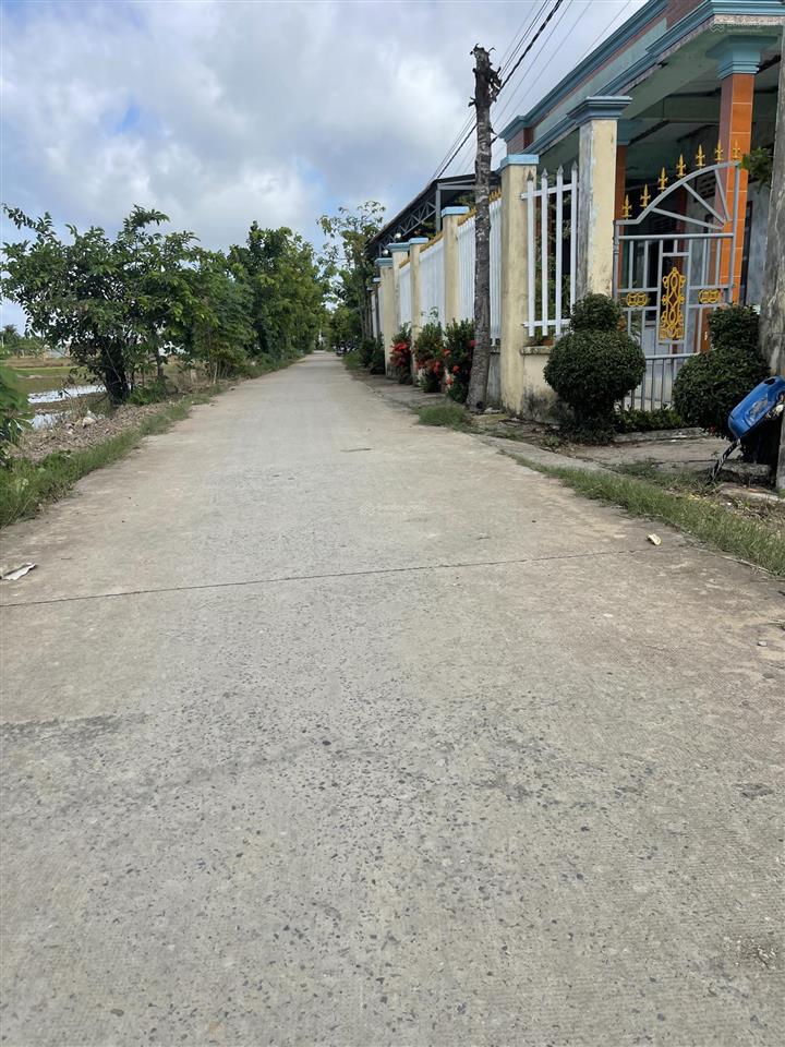 Tôi chính chủ bán 5428m2 đất mặt xã đông thạnh. giá 2.9 tỷ/1000m2.thuộc xã tân tập tỉnh tây ninh.