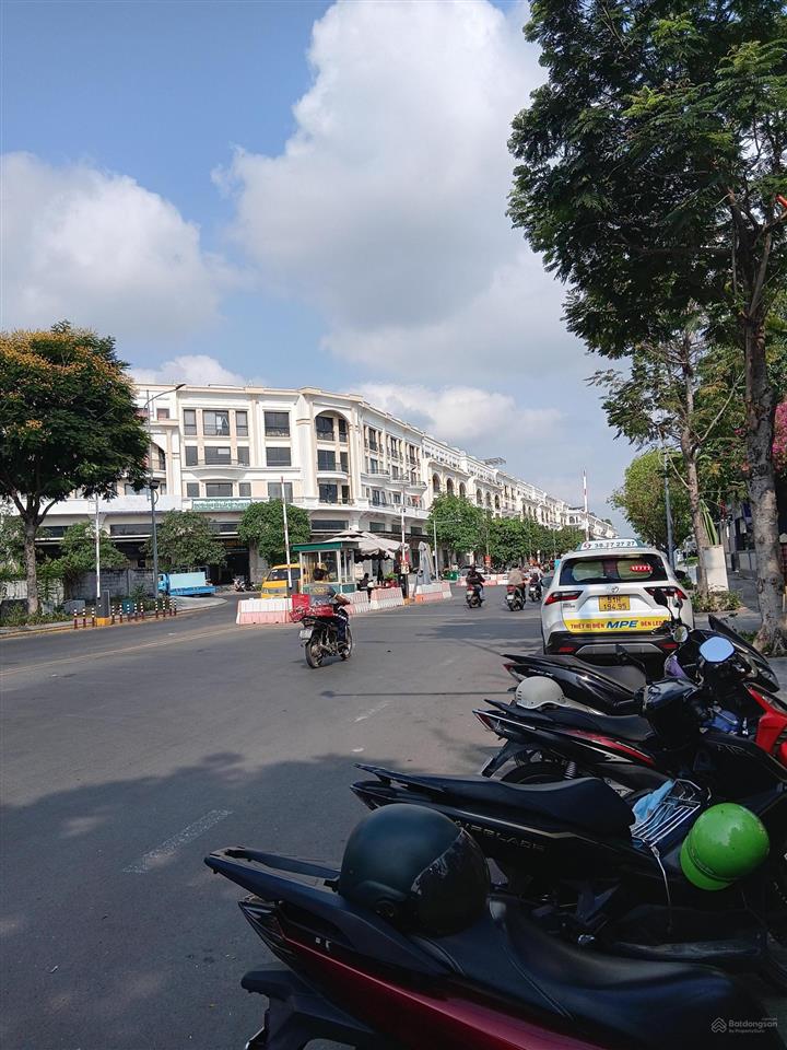Bán nhà 1 lửng 3 lầu ngay cổng vạn phúc city thủ đức. giá 8.7 tỷ